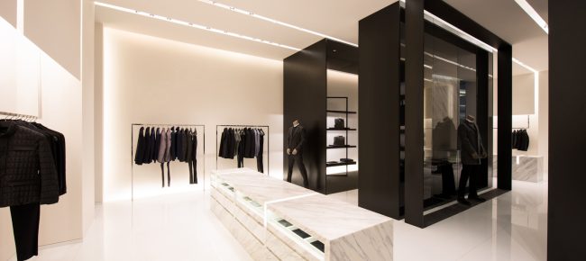 La iluminación comercial es crucial para mejorar la experiencia de tus clientes durante su visita a tu tienda